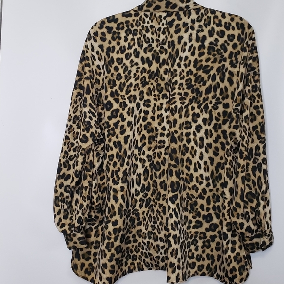 Zara Leopard Print Long Sleeve Blouse Size Medium Classic Trendy - Picture 8 of 16